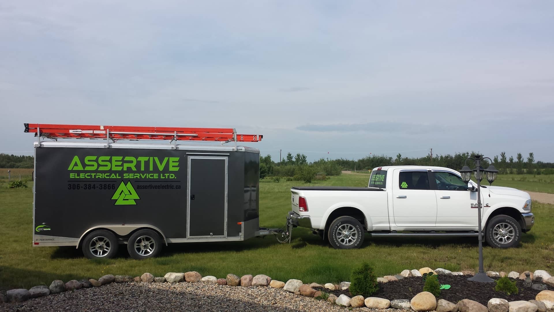 assertive truck trailor